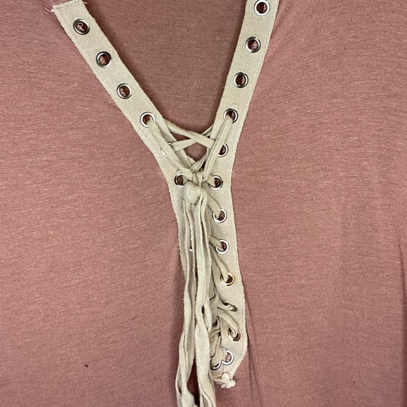 Long sleeve lace detailed Nanamacs mauve shirt. - Picture 6 of 7